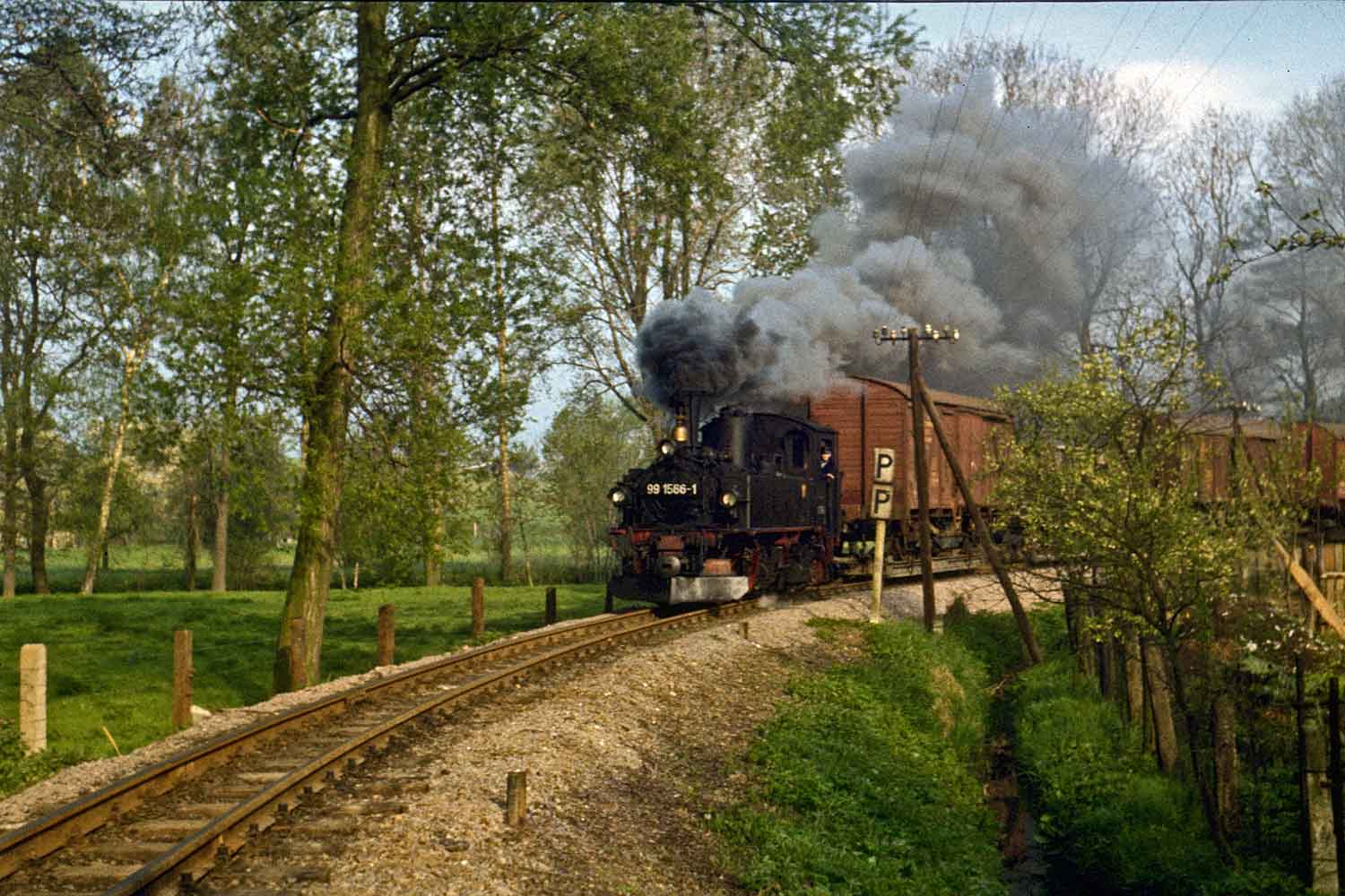 99 1566 im Mai 1984 in Oschatz-Thalheim Zug 1984 in Thalheim