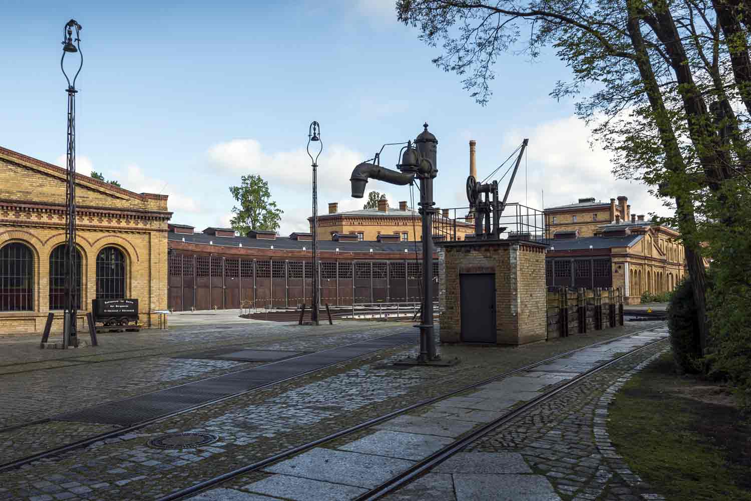 Der Lokschuppen II und die Behandlungsanlagen eröffnen ein Zeitfenster in die 1920er Jahre Sanierter Lokschuppen mit Versorgungsanlagen