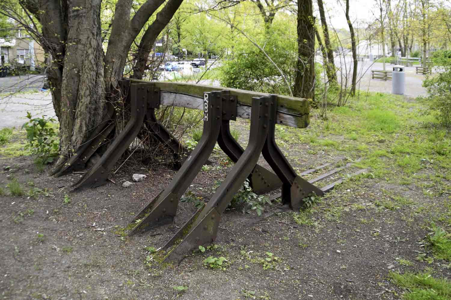 Die Anlagen des Güterbahnhofs an der Yorkstraße wurden zu einer Parkanlage Prellbock im Stadtteilpark