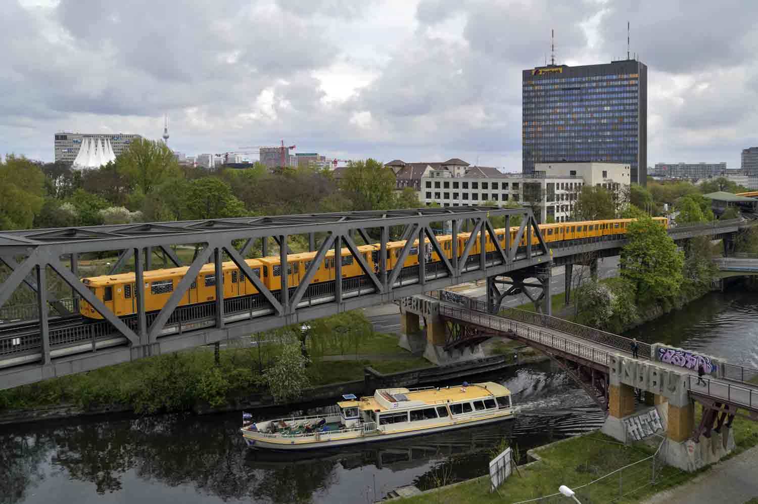 Vom einstigen Gewirr der Brücken ist nur eine schwache Ahnung geblieben Verkehrswege am Landwehrkanal