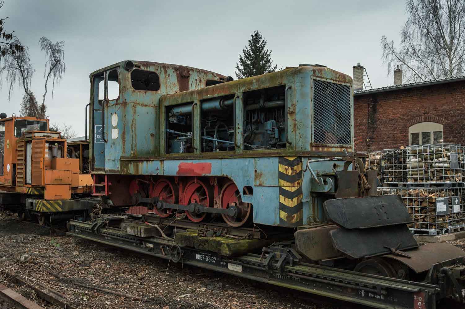 V10C mit 900 mm Spurweite, Mügeln Dezember 2018 Diesellok auf Transportwagen