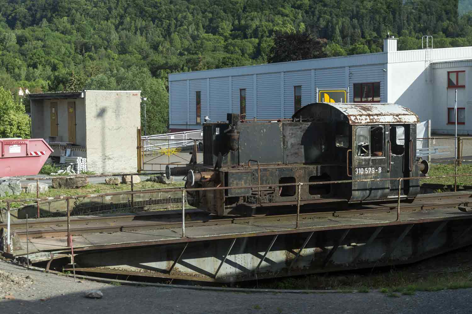 Kleinlok 310 573 in Sondershausen 2022 Kleinlok auf Drehscheibe