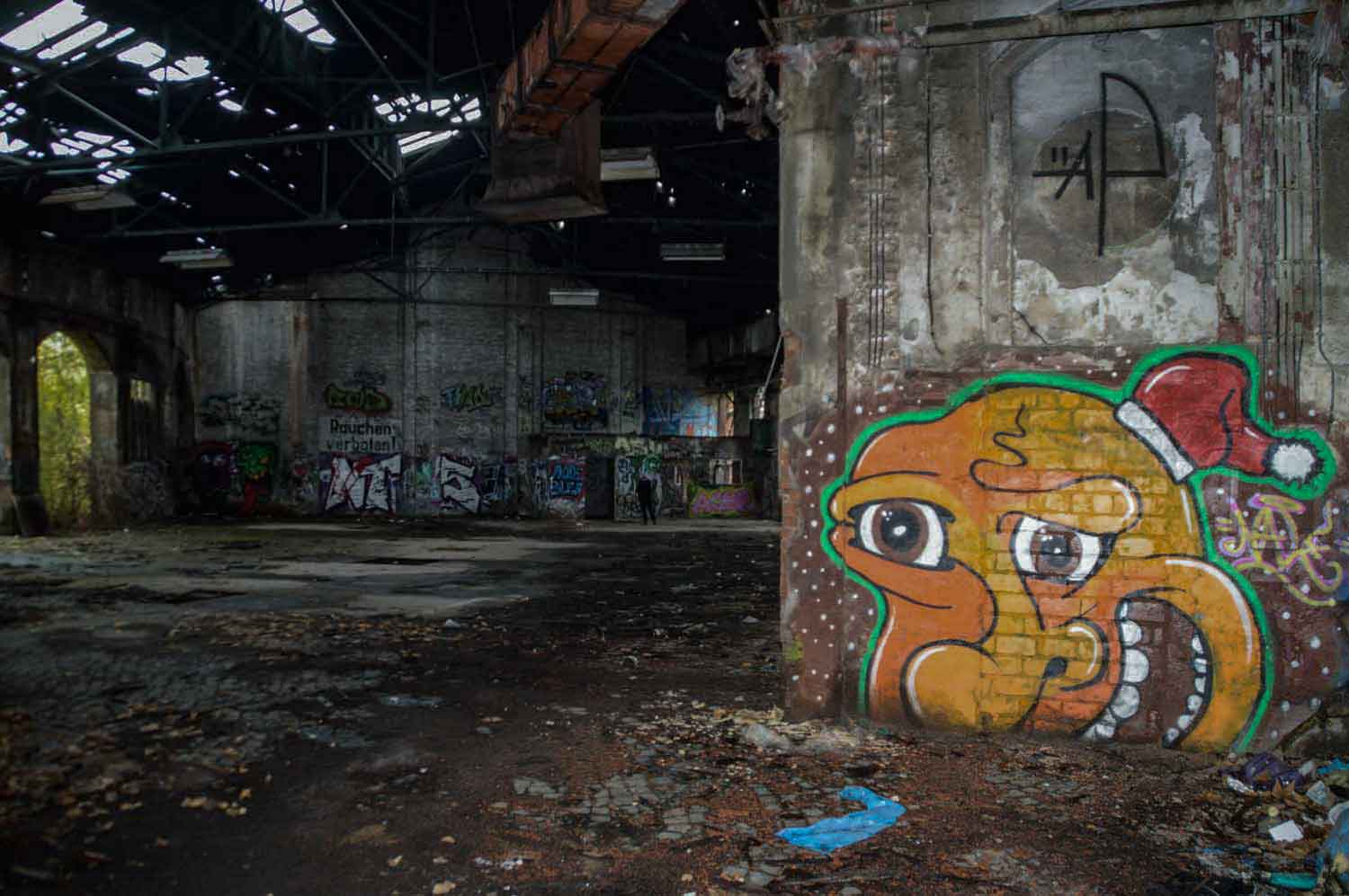 Wandmalereien im Lokschuppen im Bw Bayerischer Bahnhof Graffities an den Wänden