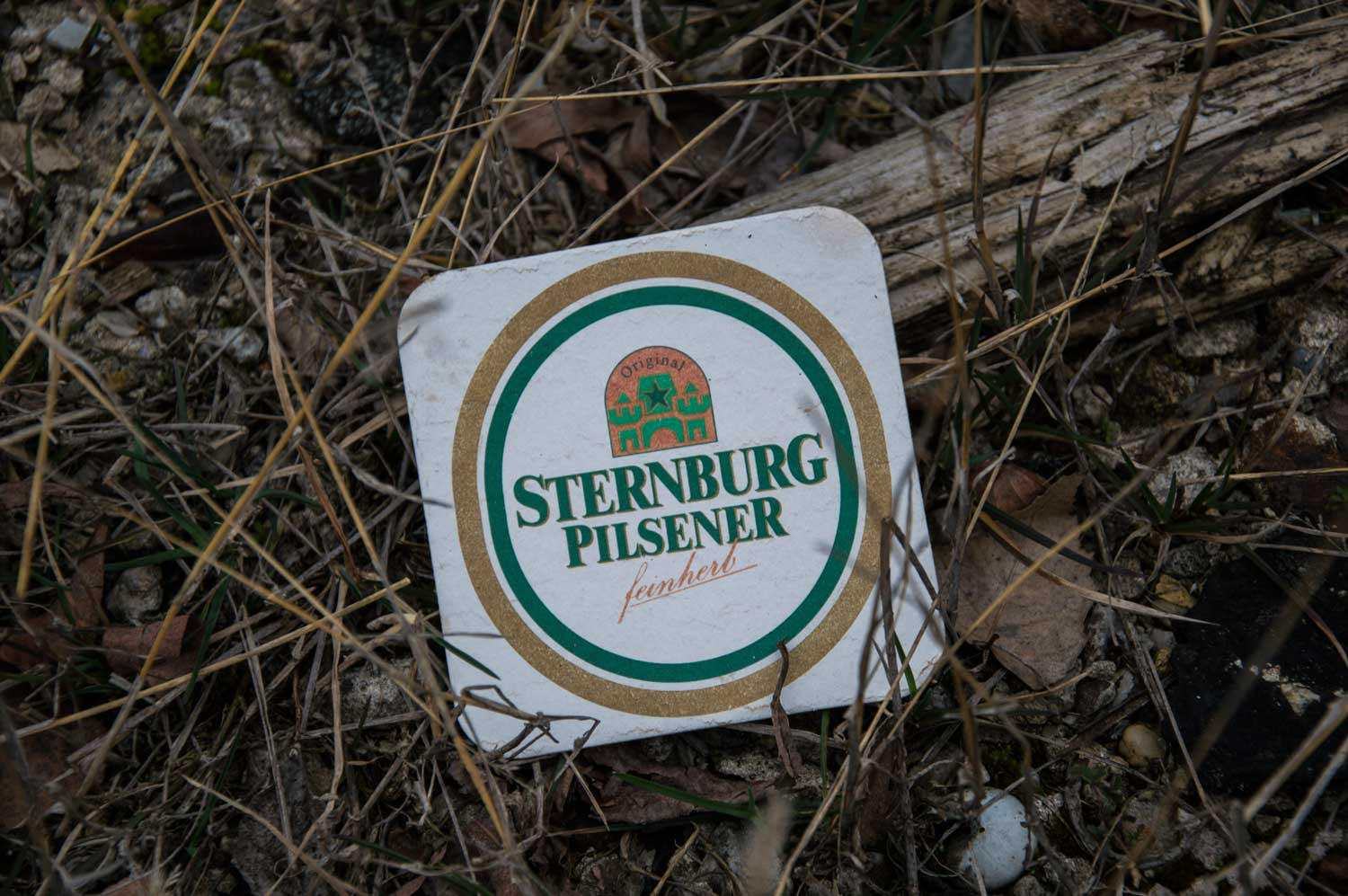 Sternburg-Bierdeckel im Gelände