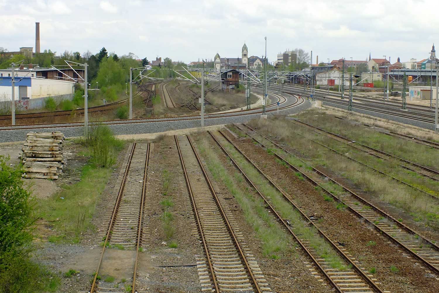 Neubaugleis durch Bahnhof