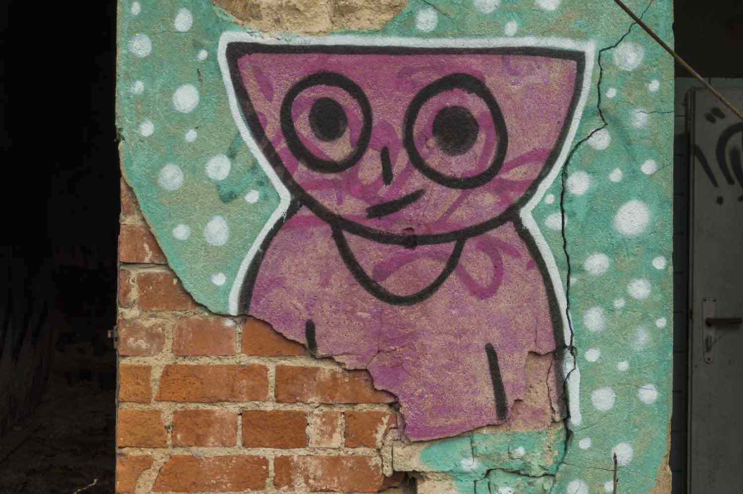 Schüsselkopf-Männchen bei Gurken-Schumann Graffiti Gurken-Schumann