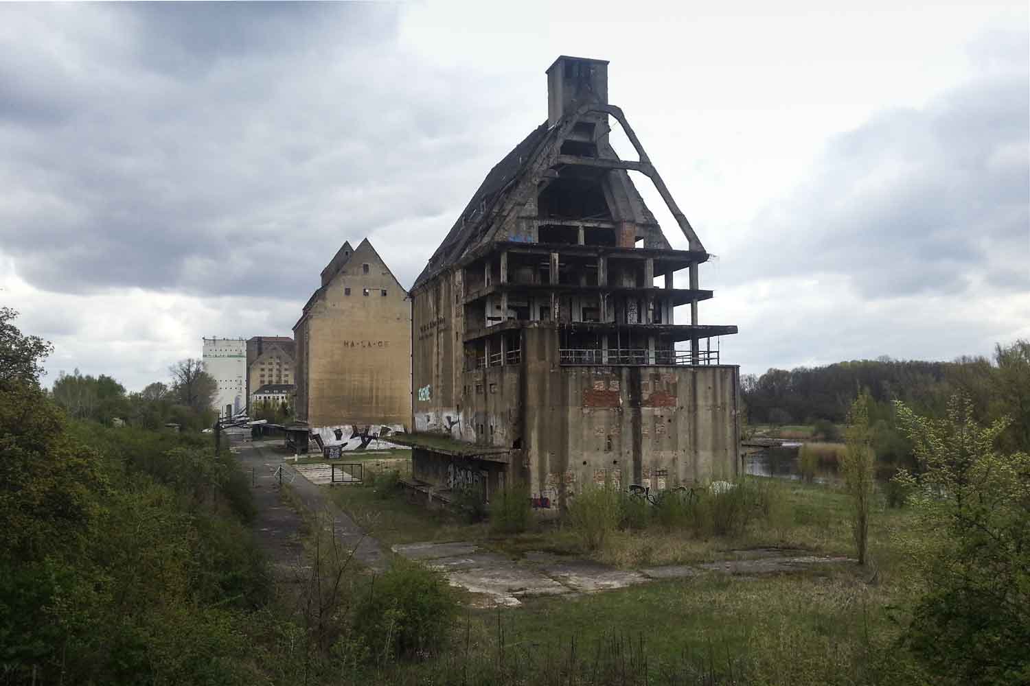 Die vier Speichergebäude am Lindenauer Hafen Speichergebäude am Hafen