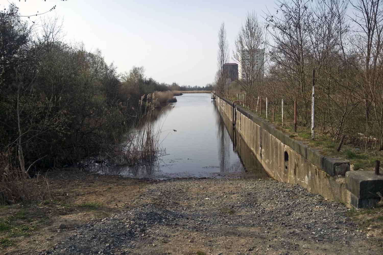 Für Jahrzehnte endete hier die Südseite des Hafenbeckens Ende des Hafenbeckens