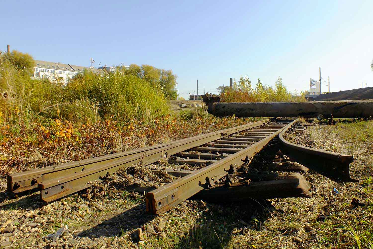Gleisreste auf Hafengelände an der Plautstraße im Jahr 2009 Gleisreste am Hafen