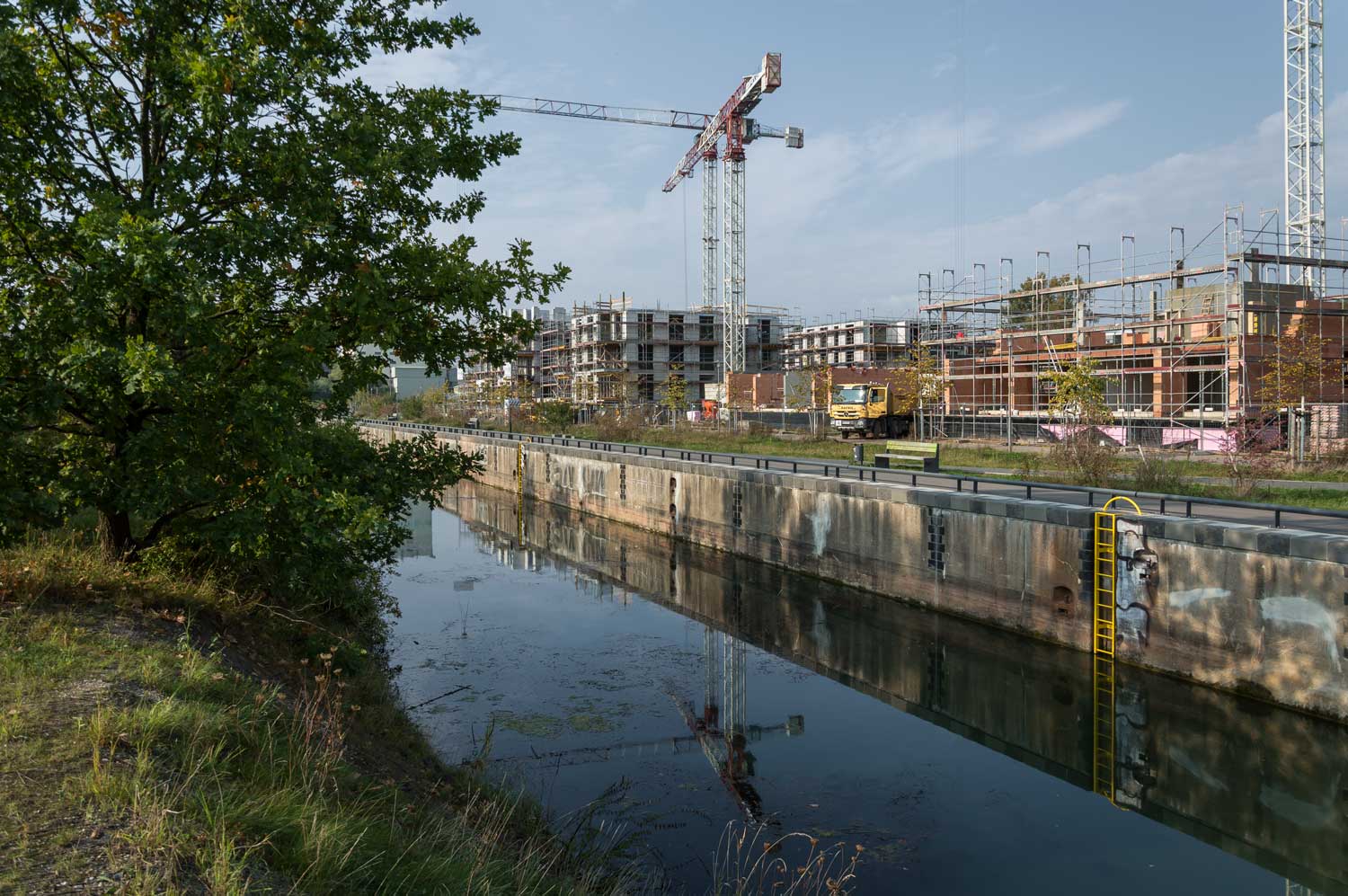 Zum Beitrag 'Triumph der Neuen Schäbigkeit' Baustelle Hafenmauer