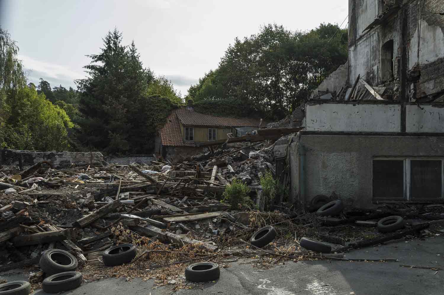 Niedergebranntes Gebäudeareal der 'Kutscherstube' Brandruine