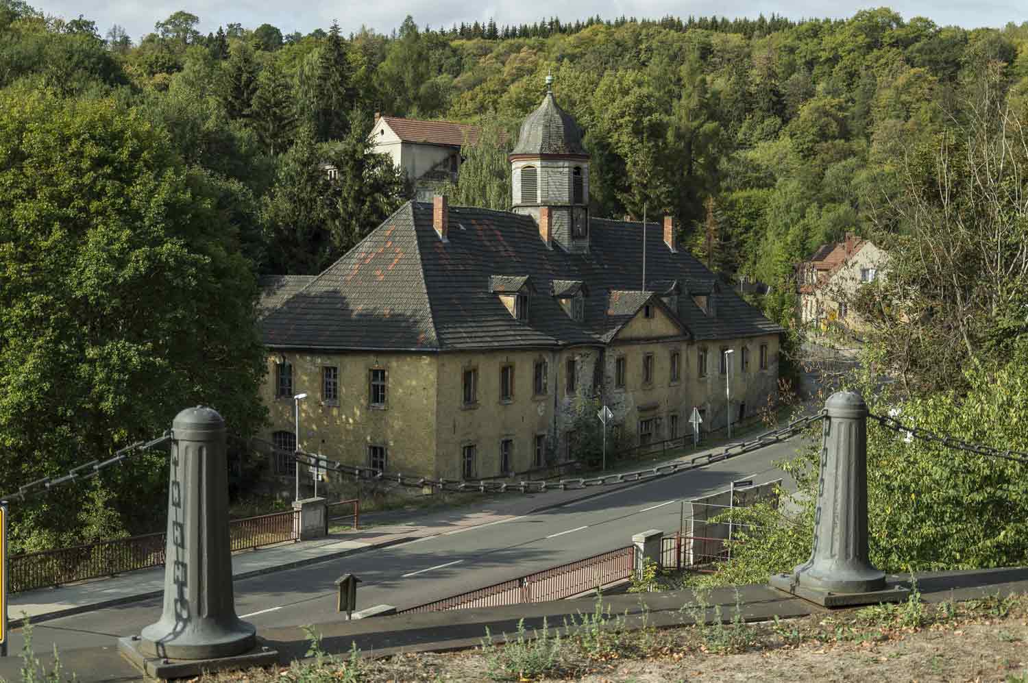 Blick auf altes Hüttenwerk