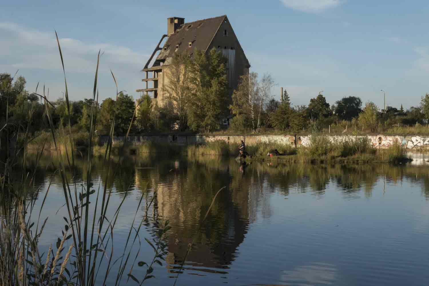 Die Speichergebäude am Hafengelände waren Lost Places in der Natur Speicher am Hafenbecken