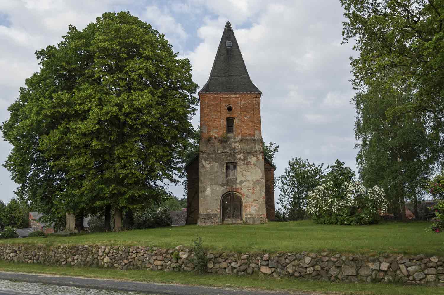 Einsame Dorfkirche im brandenburgischen Groß-Pankow Dorfkirche Pankow