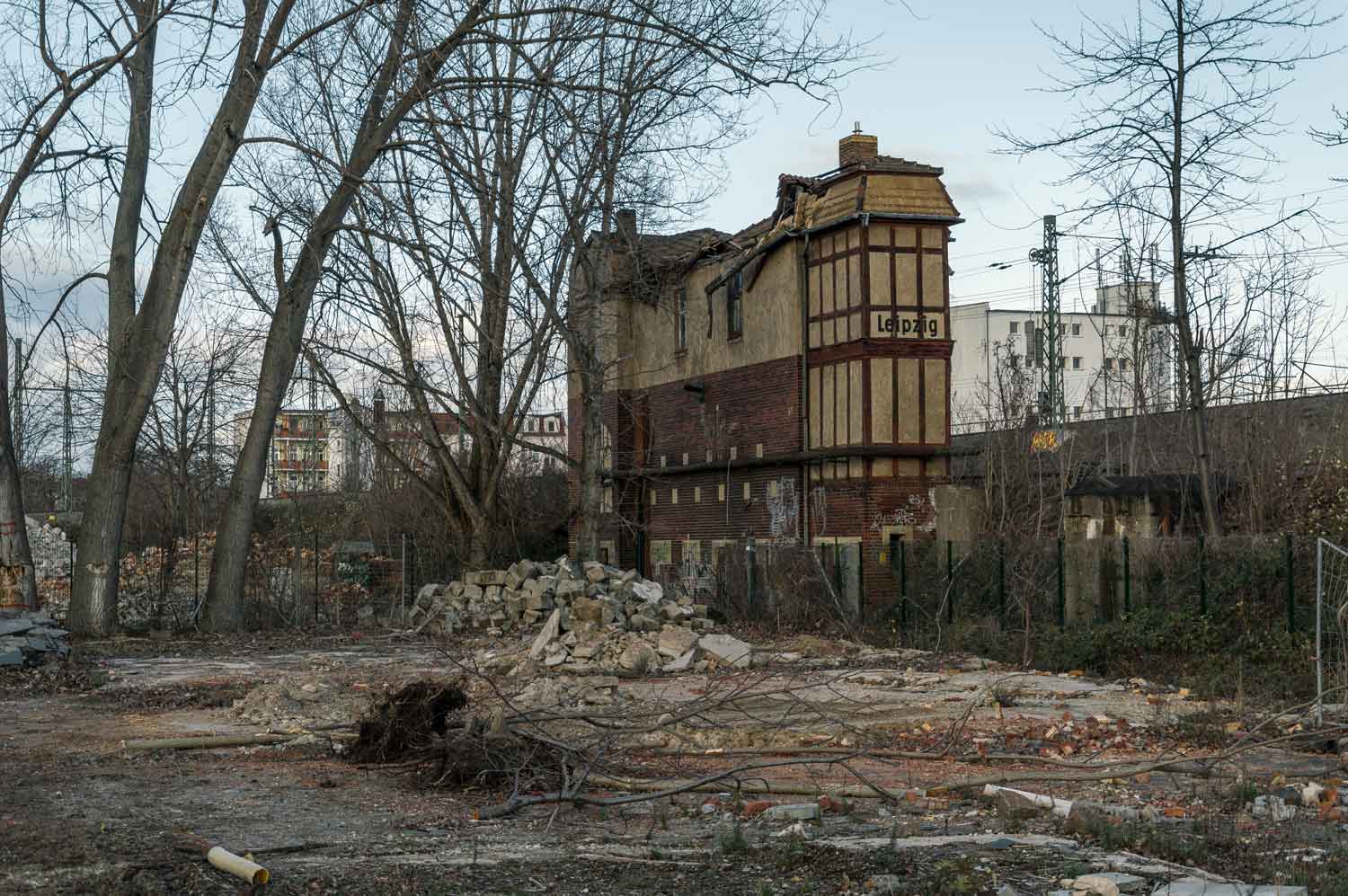 Ruine eines Eisenbahn-Stellwerkes