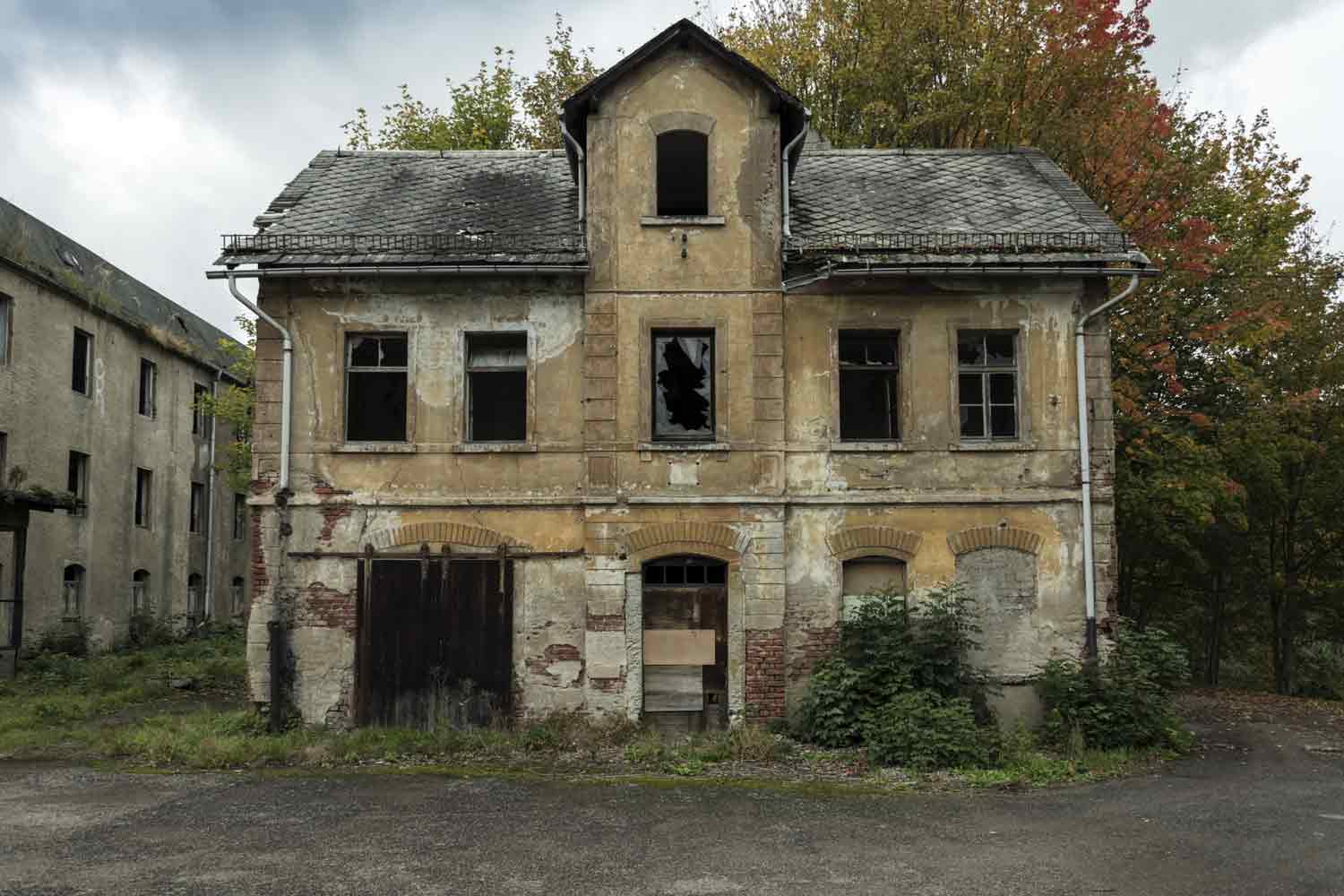 Haus auf Fabrikgelände