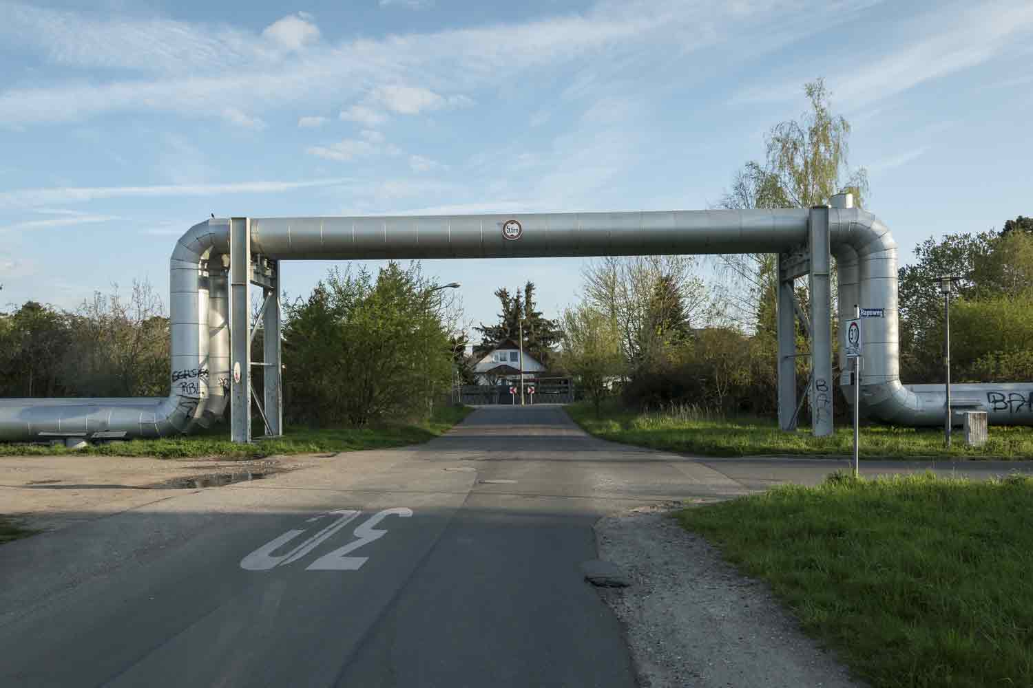 Heiztrasse über Straße