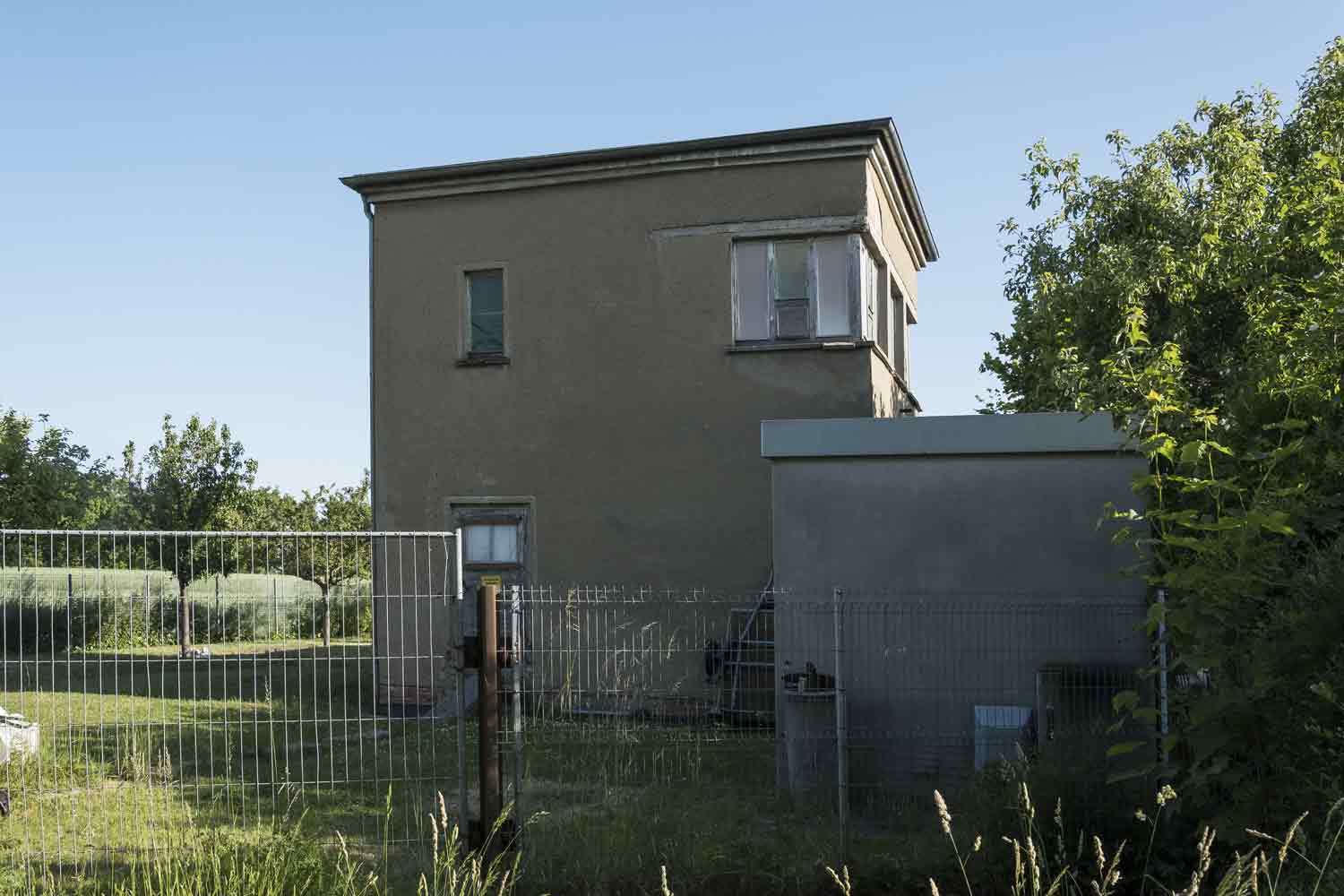 Stellwerk in Vegetation