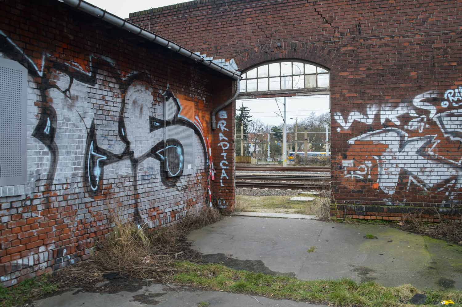 Teilabriss des alten Bahnhofsgebäudes in Leipzig Leutzsch Bahnhof Leutzsch