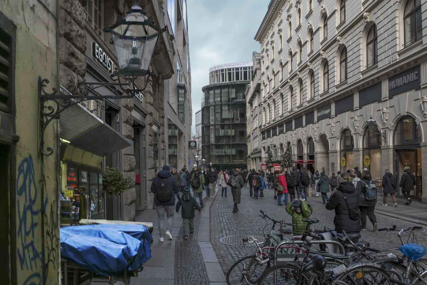 Zum Beitrag 'Wichtige Updates' Montage Einkaufsstraße