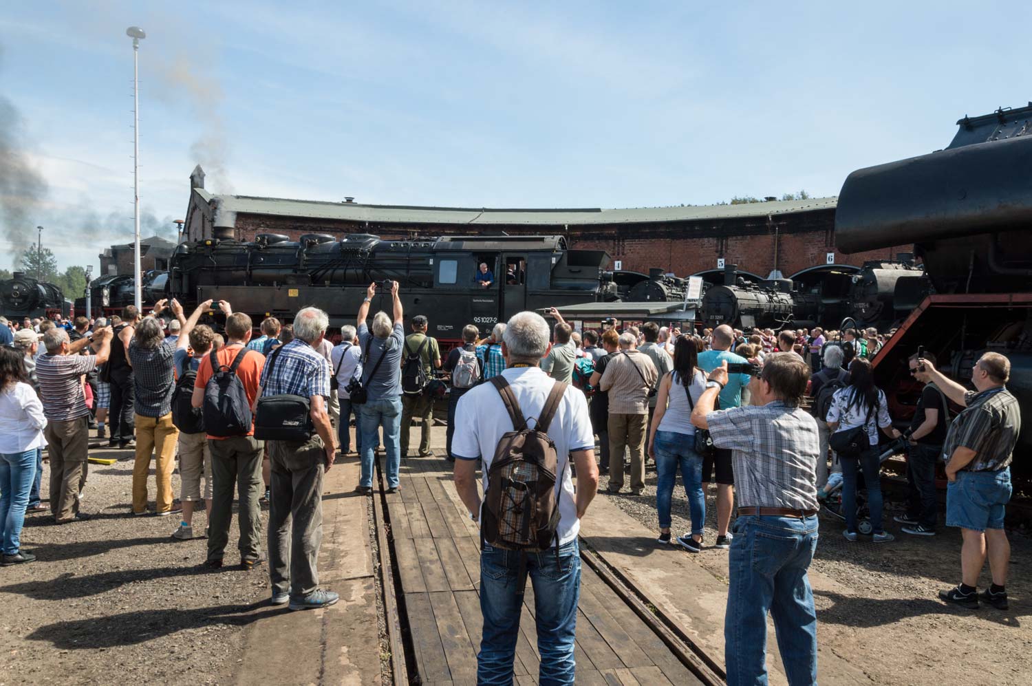 Besucher bei Eisenbahnfest