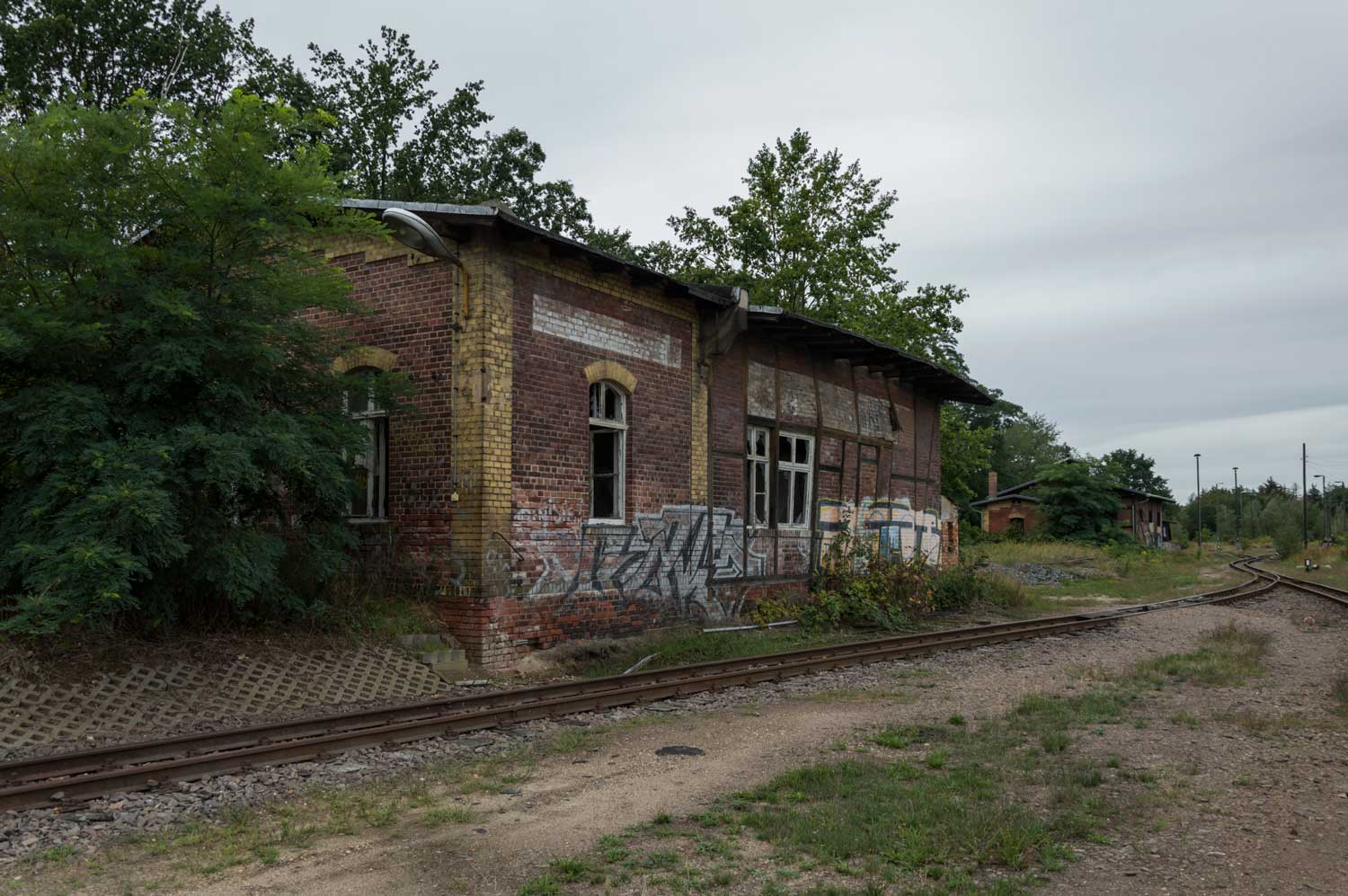 Reste der ehemaligen Güterabfertigung im Bahnhof Oschatz Gebäude Güterabfertigung