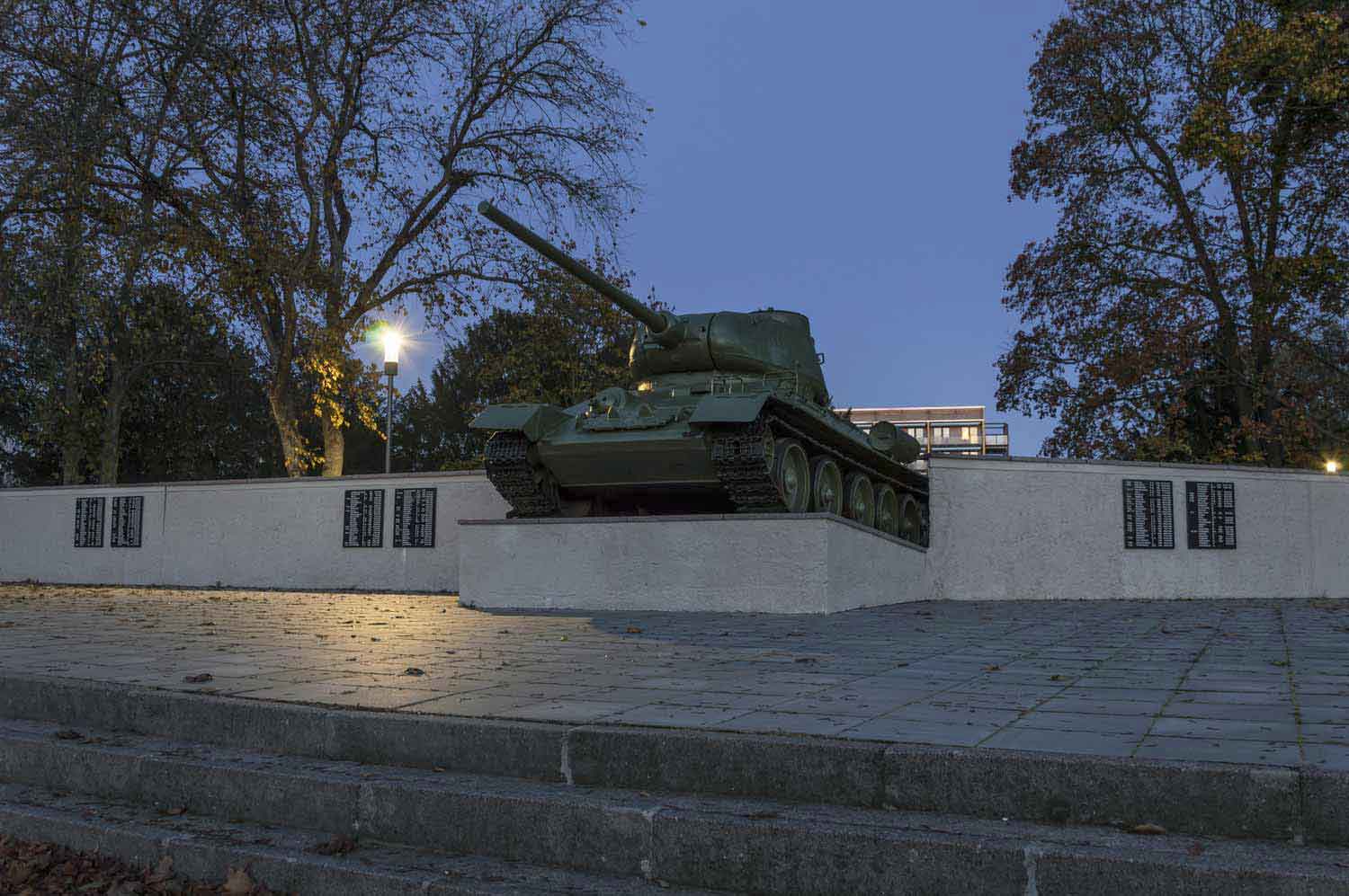 Neu gestaltetes Panzerdenkmal in Burg bei Magdeburg