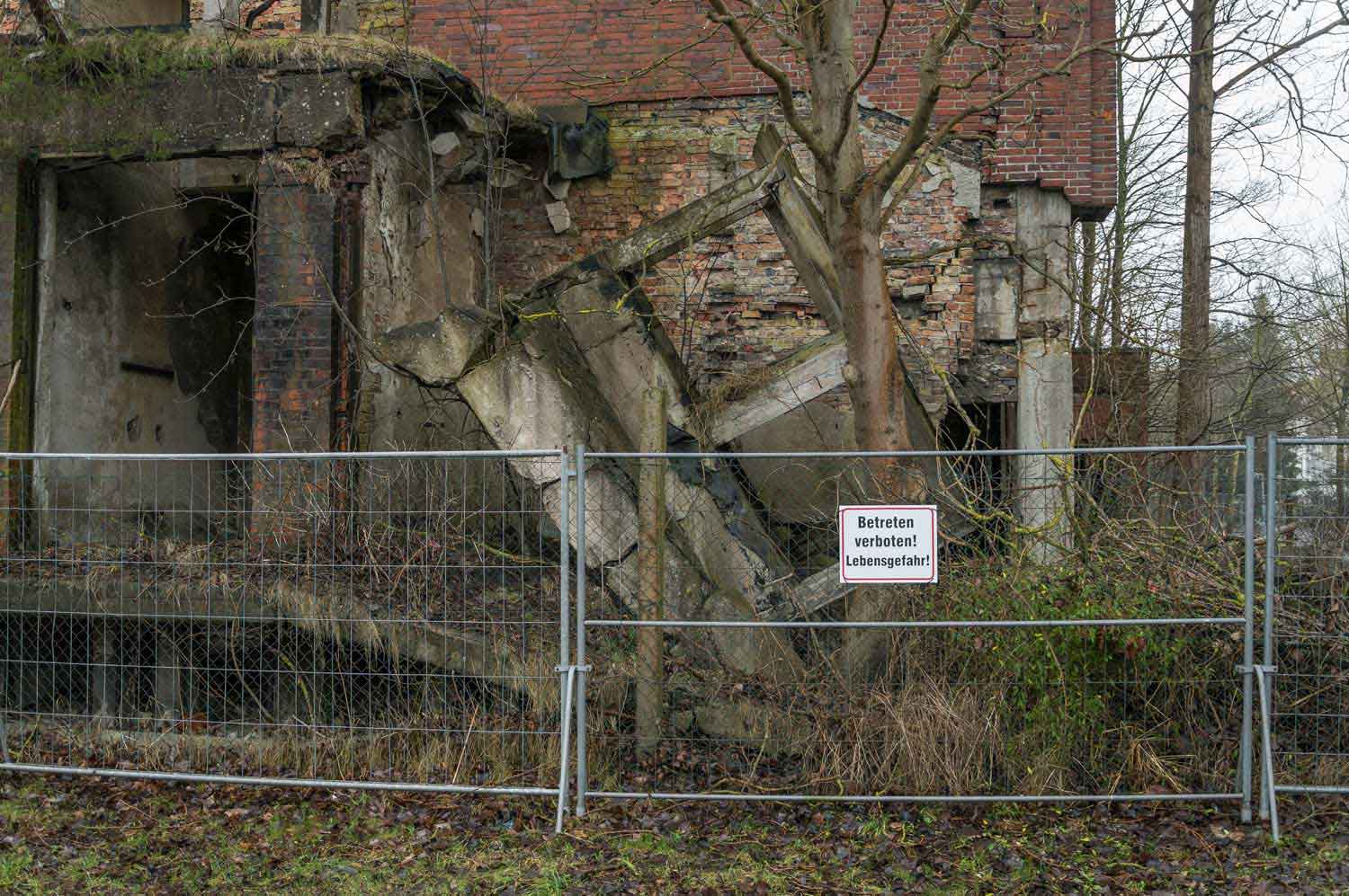 Bauzaun am Gebäude