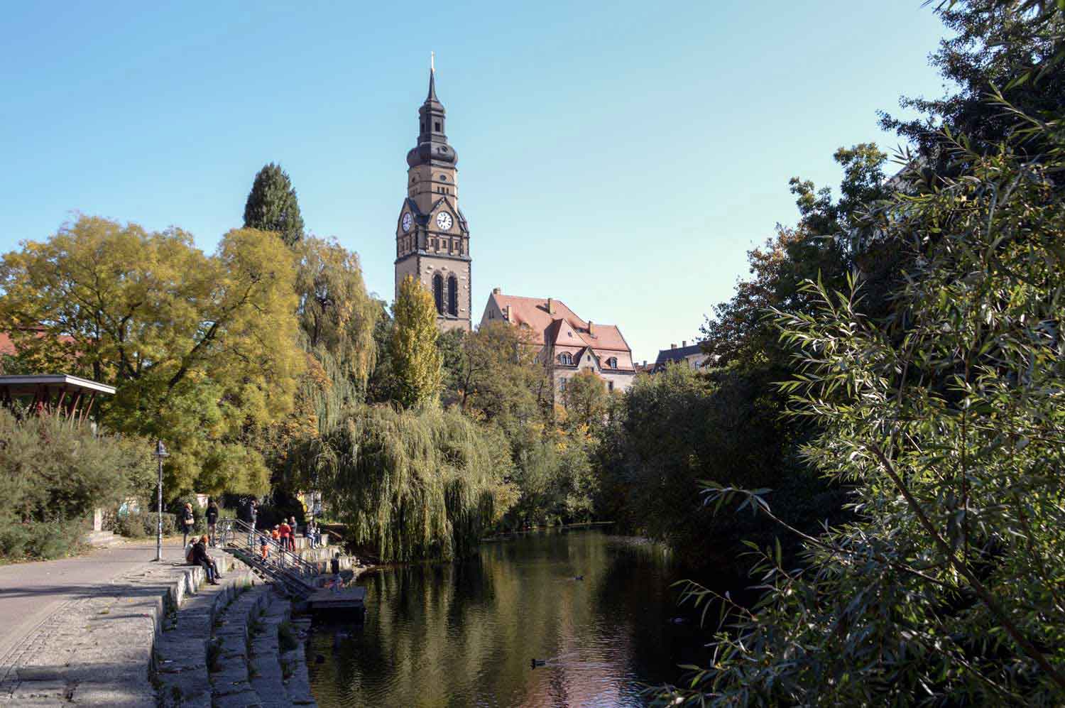 Grüne Oase am Karl-Heine-Kanal Philippuskirche Leipzig