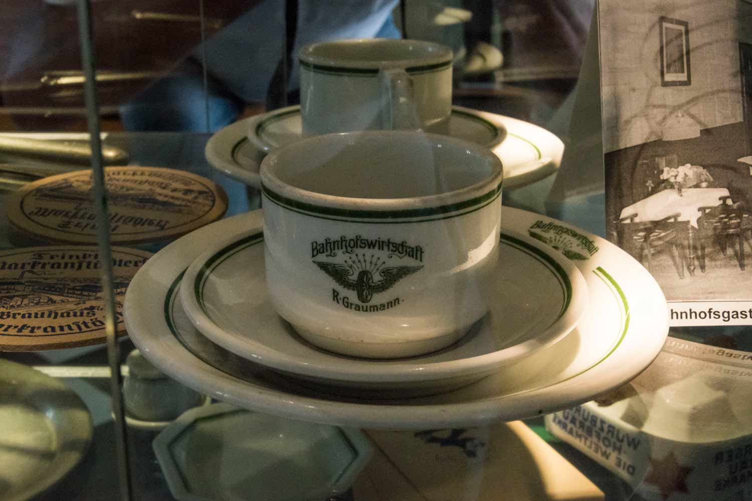Kaffeegeschirr einer Bahnhofswirtschaft Kaffeegeschirr