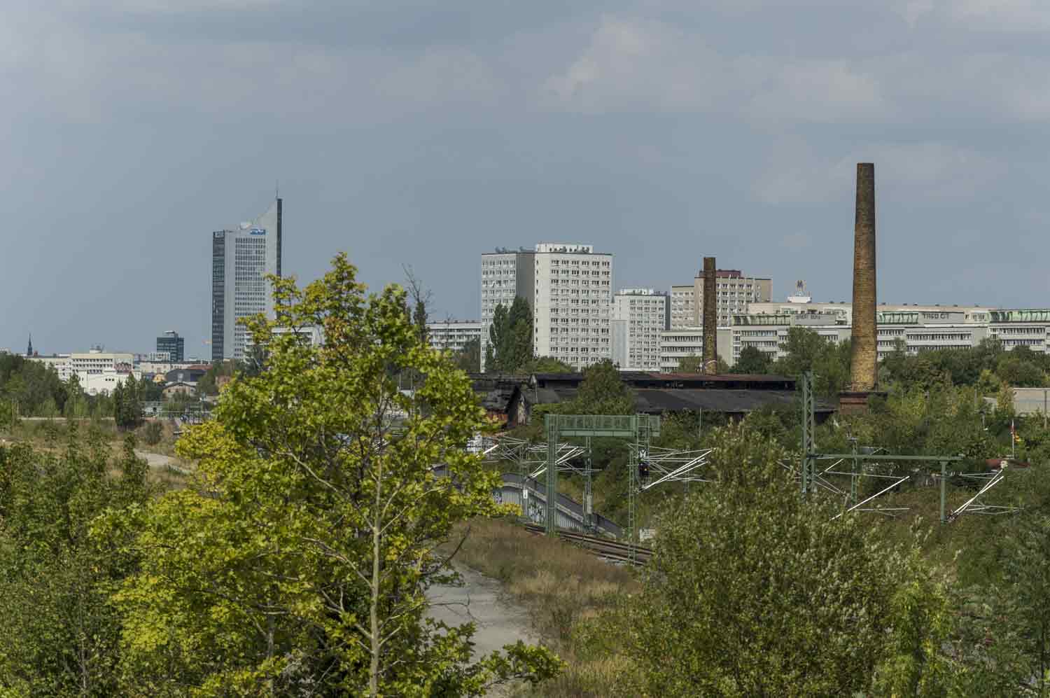 Schornsteine zwischen Bayerischem Bahnhof und Kohlrabizirkus in Leipzig Schornstein in Stadtlandschaft
