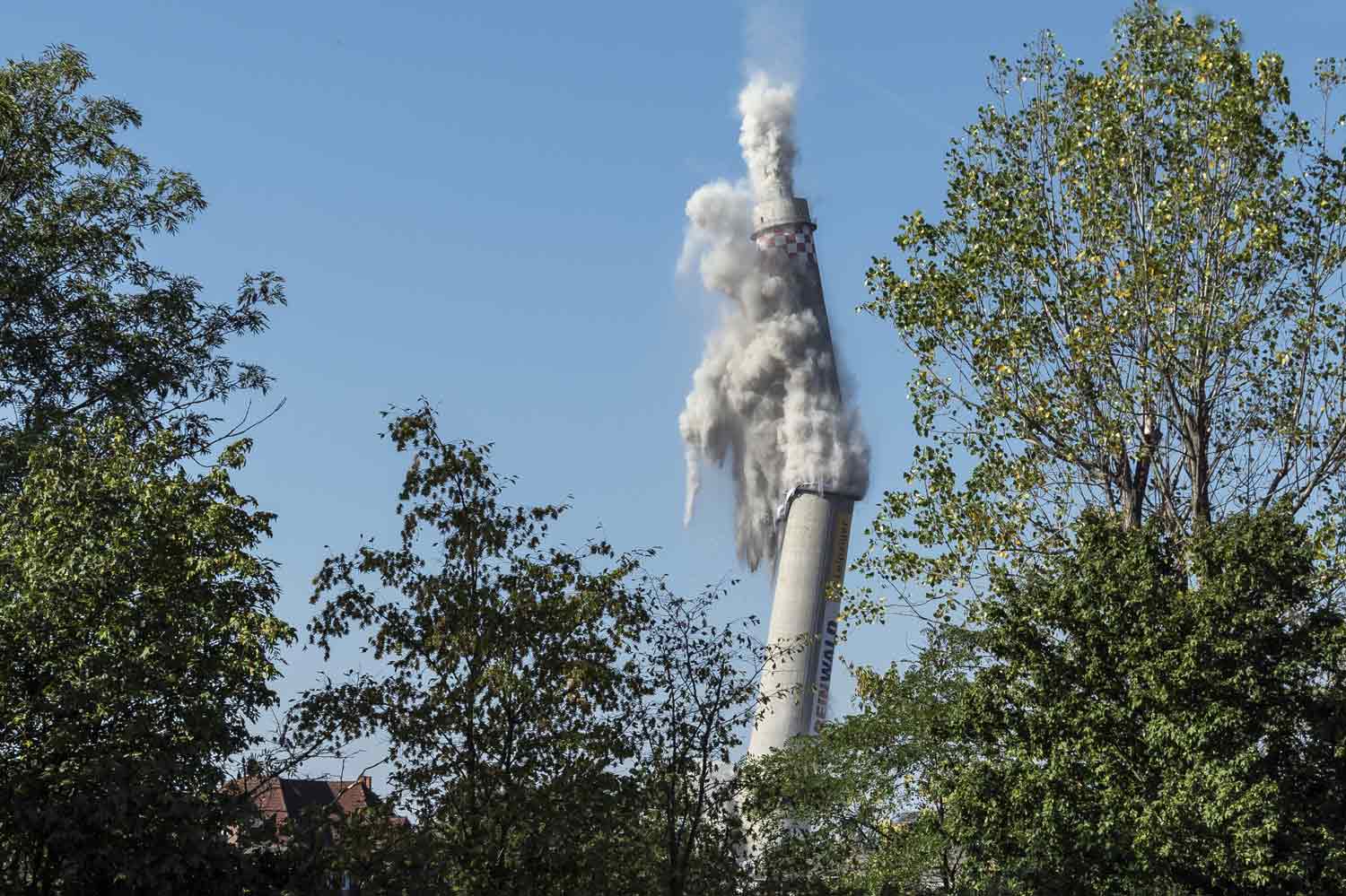 Sprengung Kraftwerksschornstein