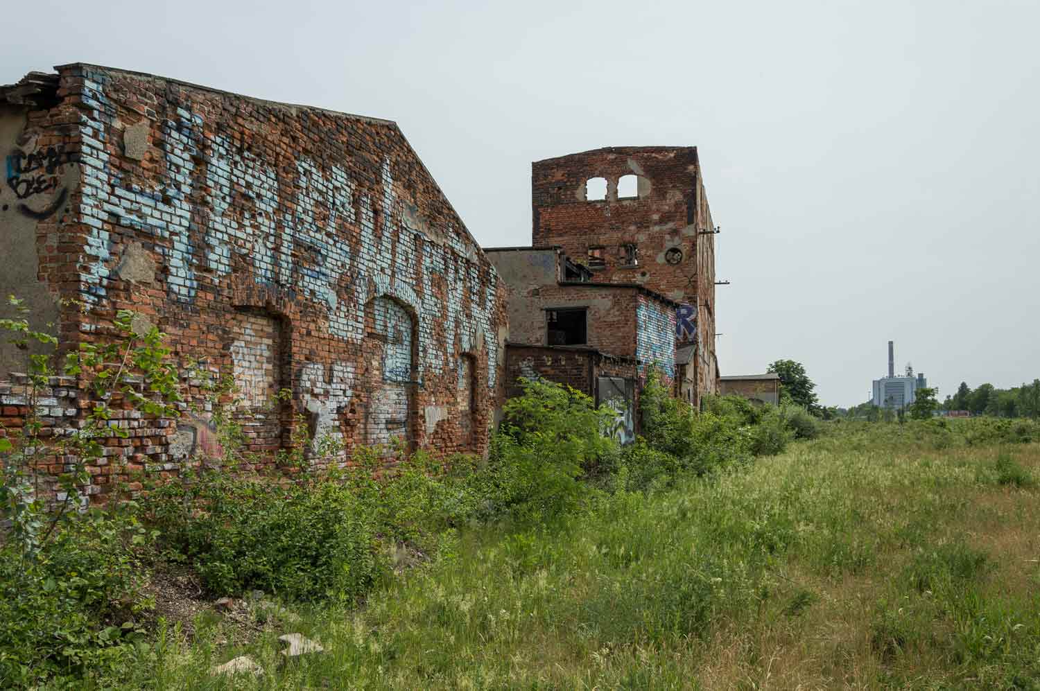 Der Bahnhofsausbau brauchte Platz Südwest-Fassade