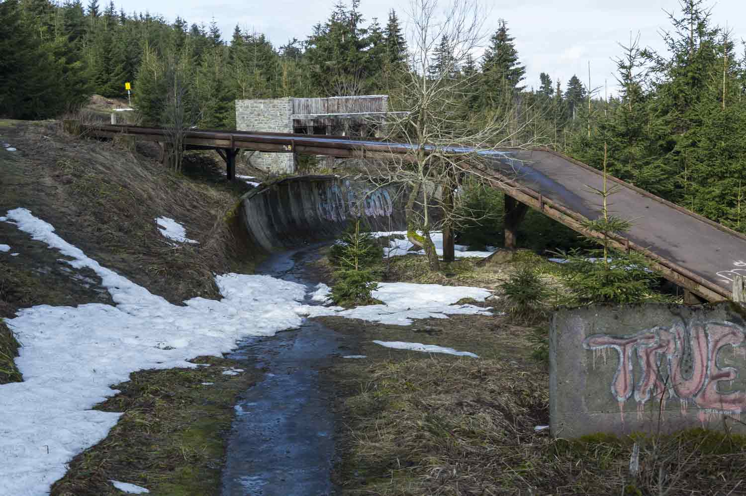 Zum Beitrag 'Sport frei! an verlorenen Orten' Ruine Rennschlittenbahn