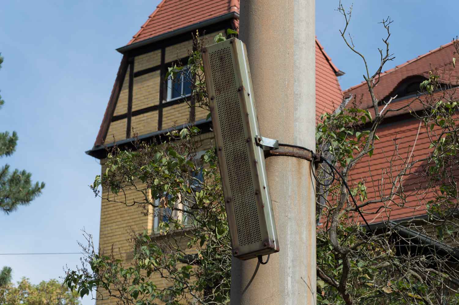 Lautsprecher an Laternenmast am Straßenbahnhof Leutzsch Lautsprecher an Laternenmast
