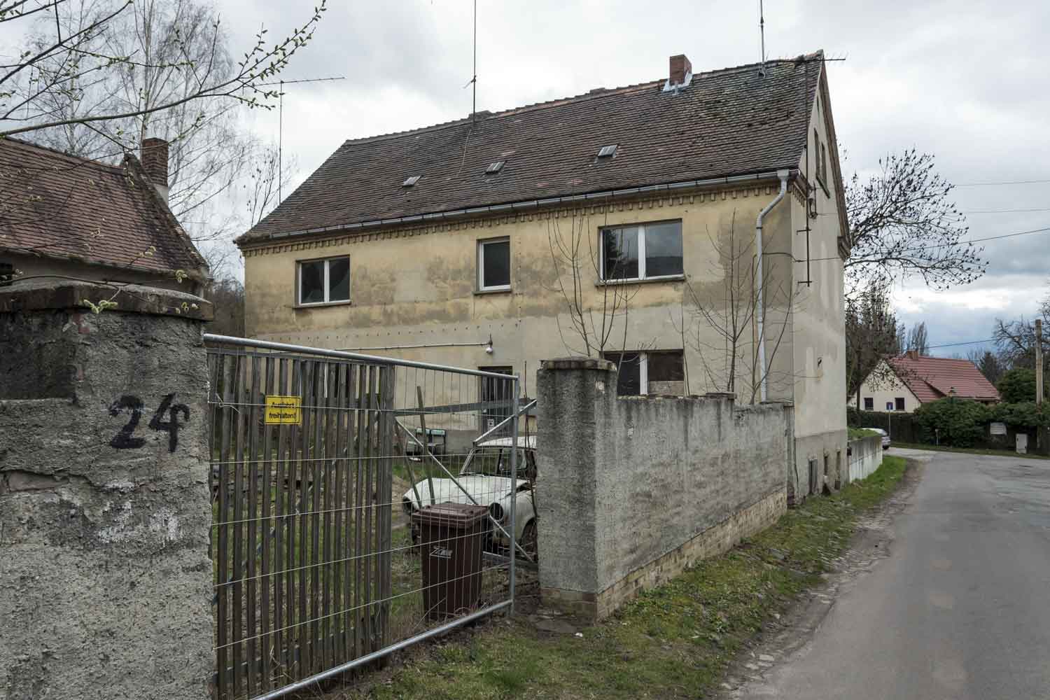 Aus der Zeit gefallene Landstriche um Teuchern in Sachsen-Anhalt Leeres Anwesen