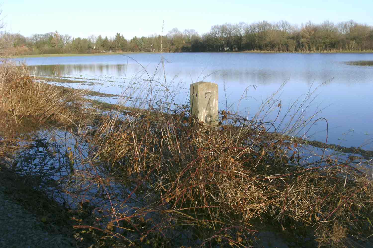 Versunkener Hektometerstein