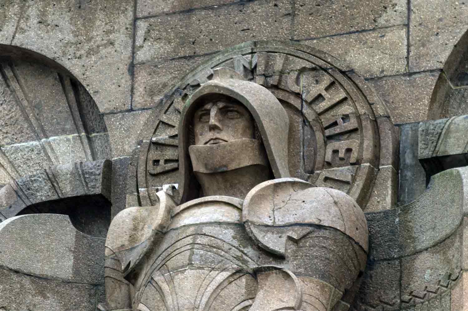 Das 12 Meter hohe Relief von Schutzpatron St. Michael Kopf St. Michael