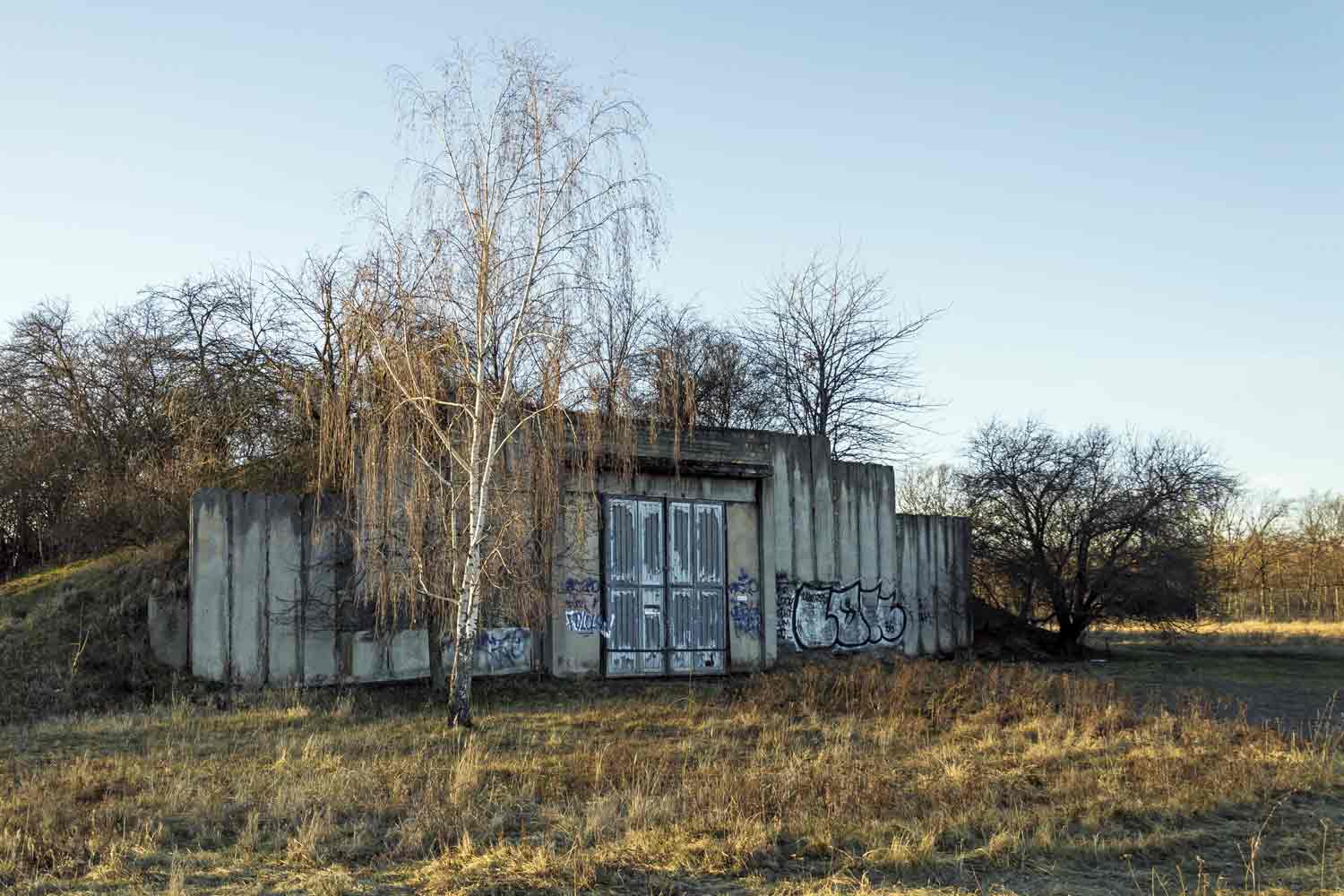 Nicht alle Bunker und Unterstände wurden zu Lost Places Gesicherter Munitionsbunker