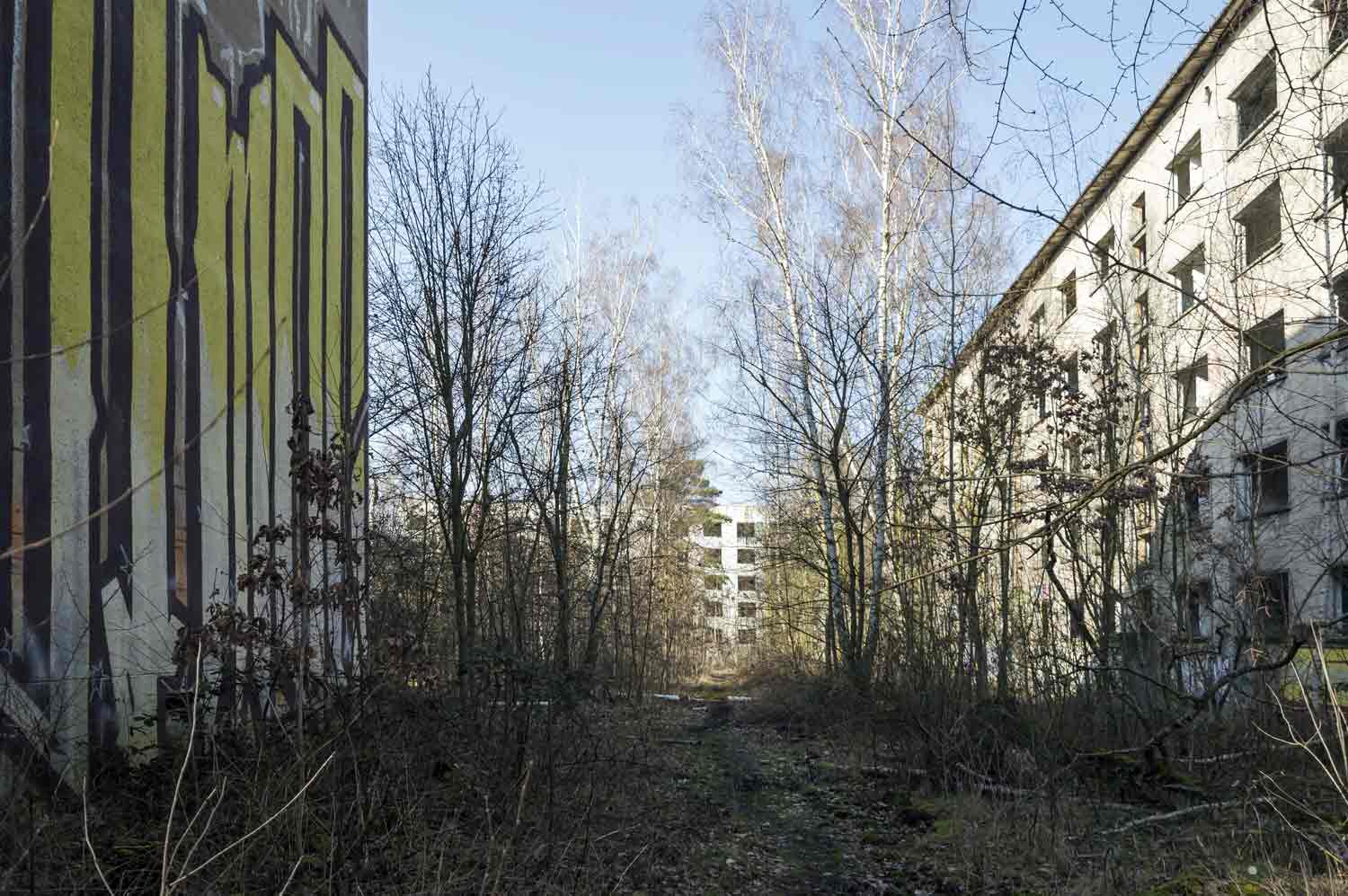 Sowjetischer Kasernenteil mit Plattenbauten für Offiziere und Angehörige Leerstehender Plattenbau