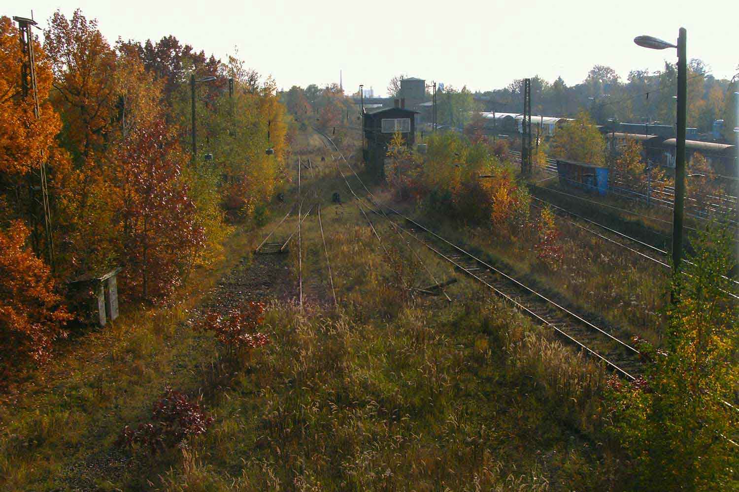 Der ehemalige Ablaufberg des Plagwitzer Güterbahnhofs 2009 Bahnhofsgleise im Herbst