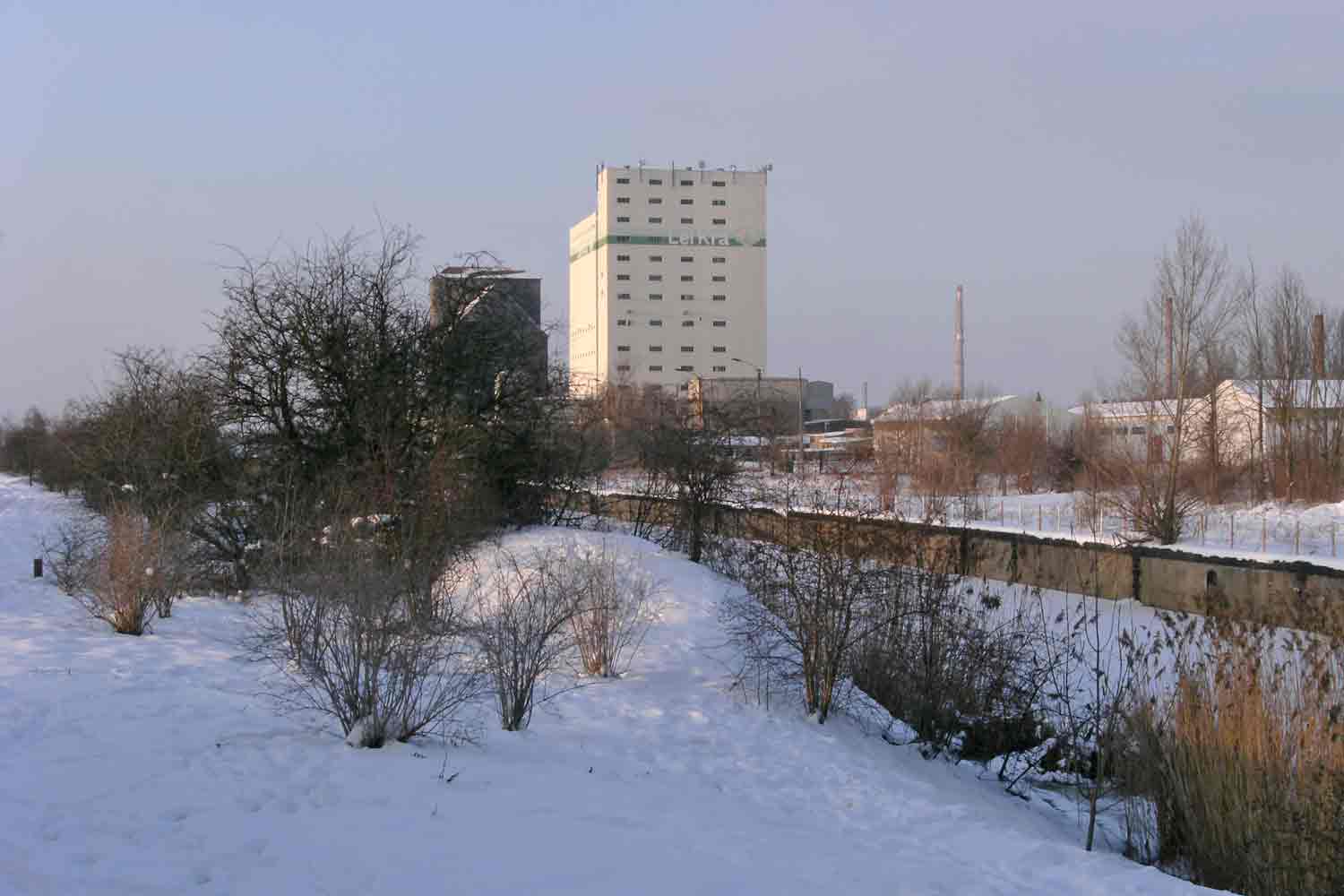 Der Lindenauer Hafen im Jahr 2012 unter einer Schneedecke Winterliche Hafenbrache