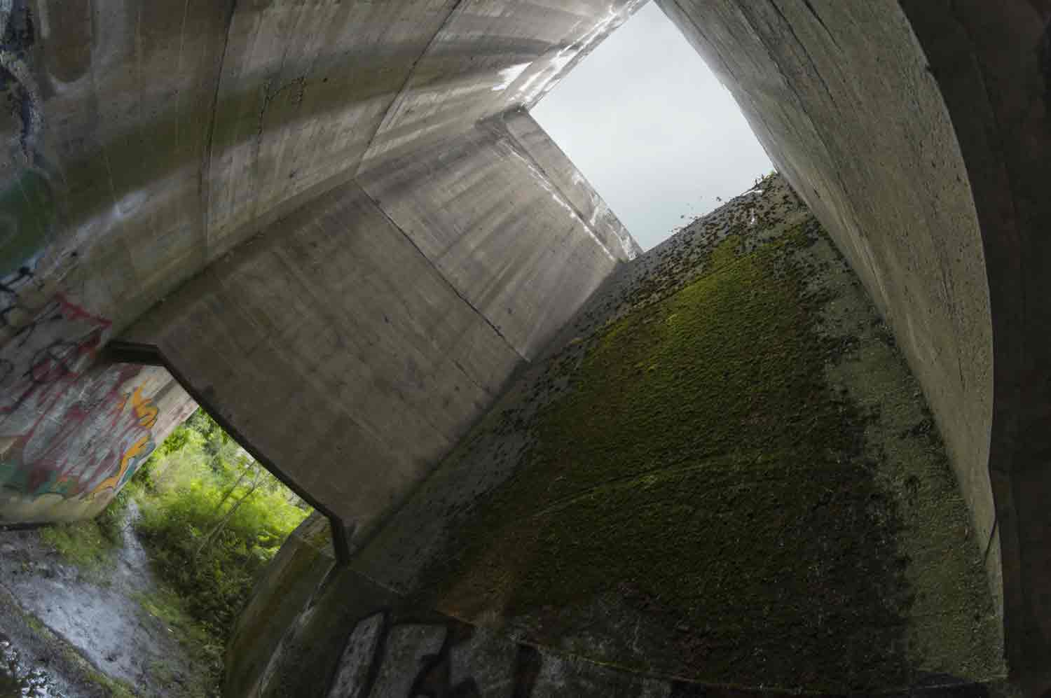 Öffnung im Überlauf Sparbecken