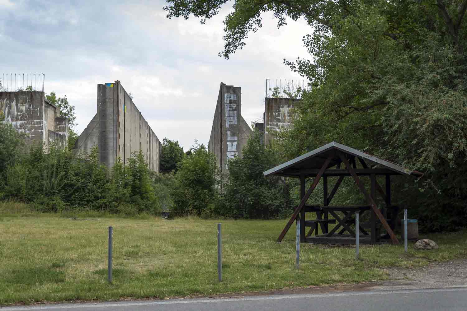 Touristischer Rastplatz an Schleusenruine