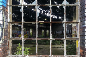 Vorschau Blick durch leeren Fensterrahmen