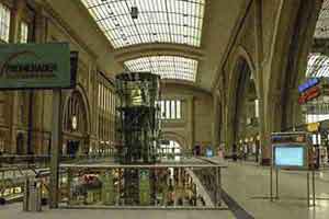 Querbahnsteig im Hauptbahnhof Leipzig